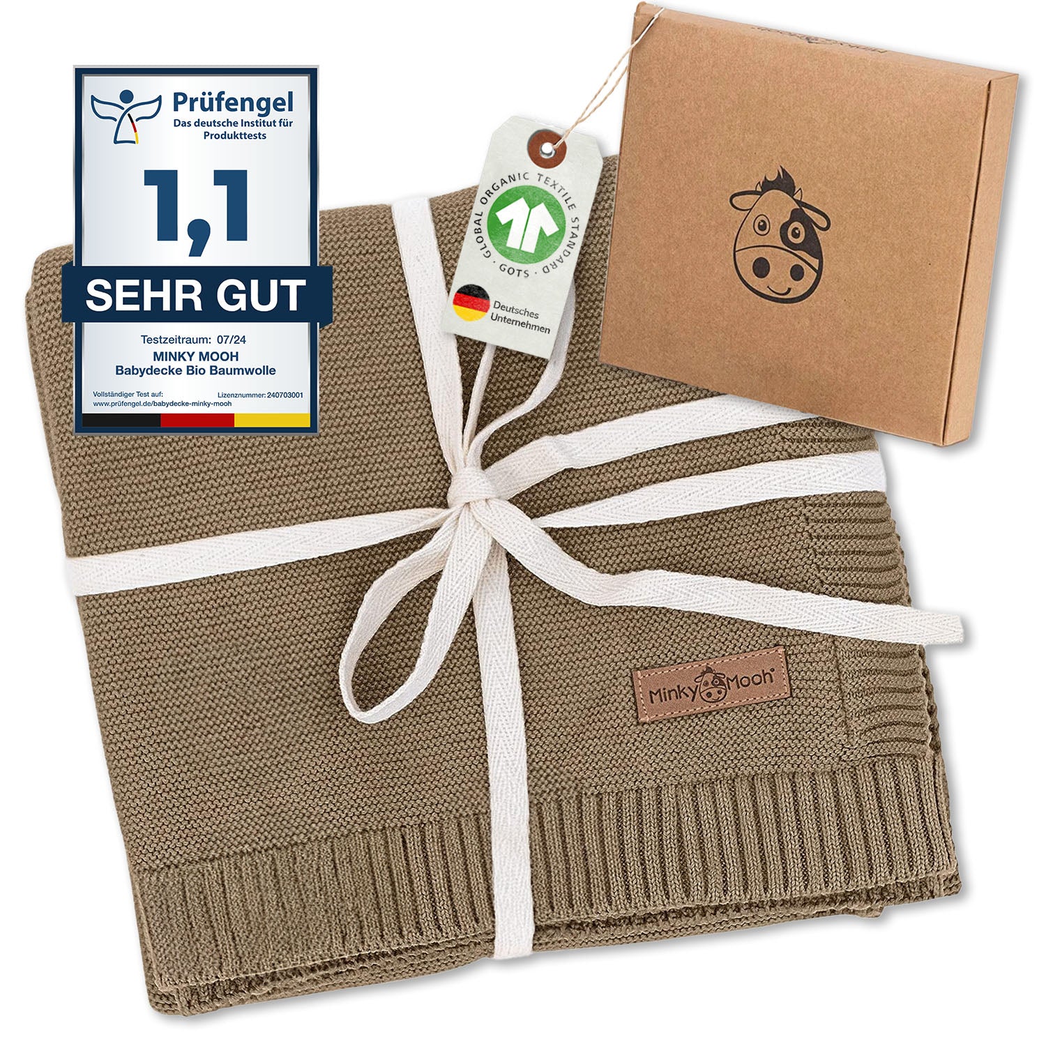 Hochwertige Babydecke aus Bio-Baumwolle in Taupe-Farbe, verpackt in umweltfreundlicher Geschenkbox. Mit Prüfengel-Auszeichnung, GOTS-Zertifizierung und Minky Mooh Logo. Ideal als Babygeschenk und vielseitig einsetzbar.